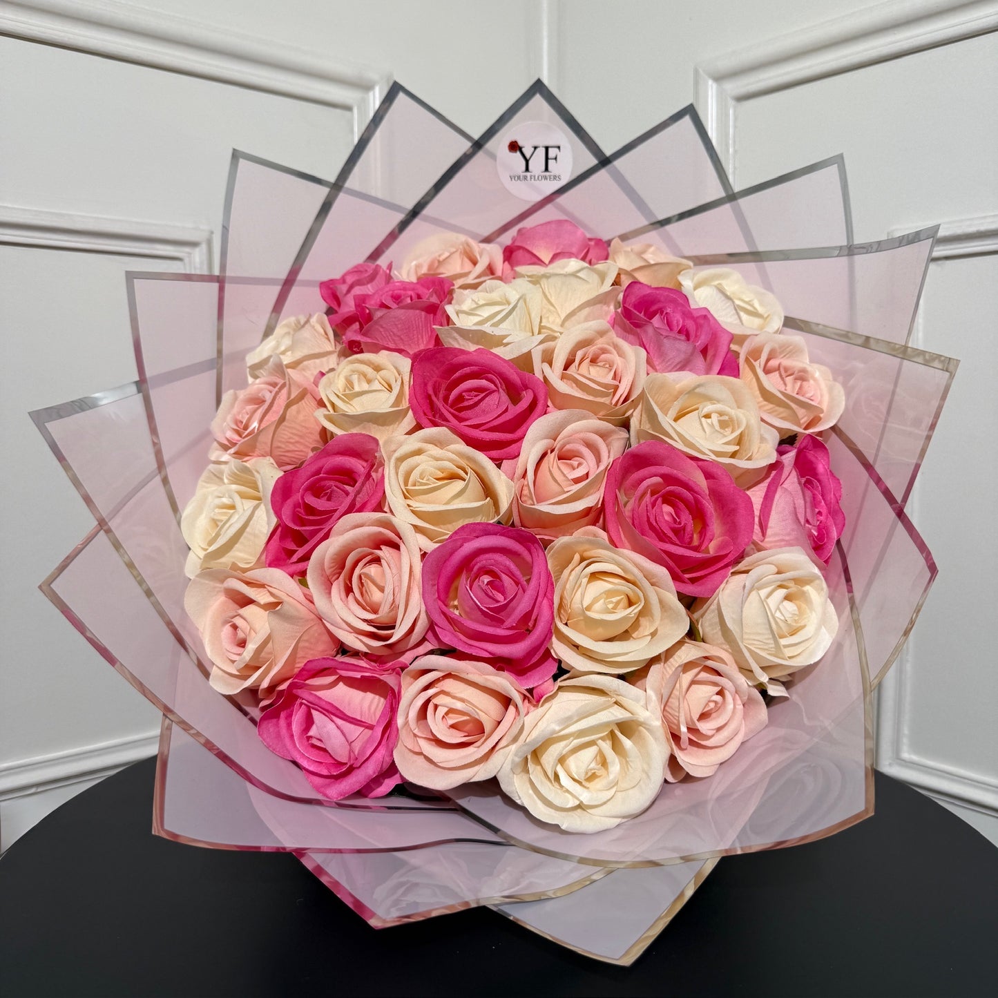 bouquet roses artificielles rose et creme élégant your flowers