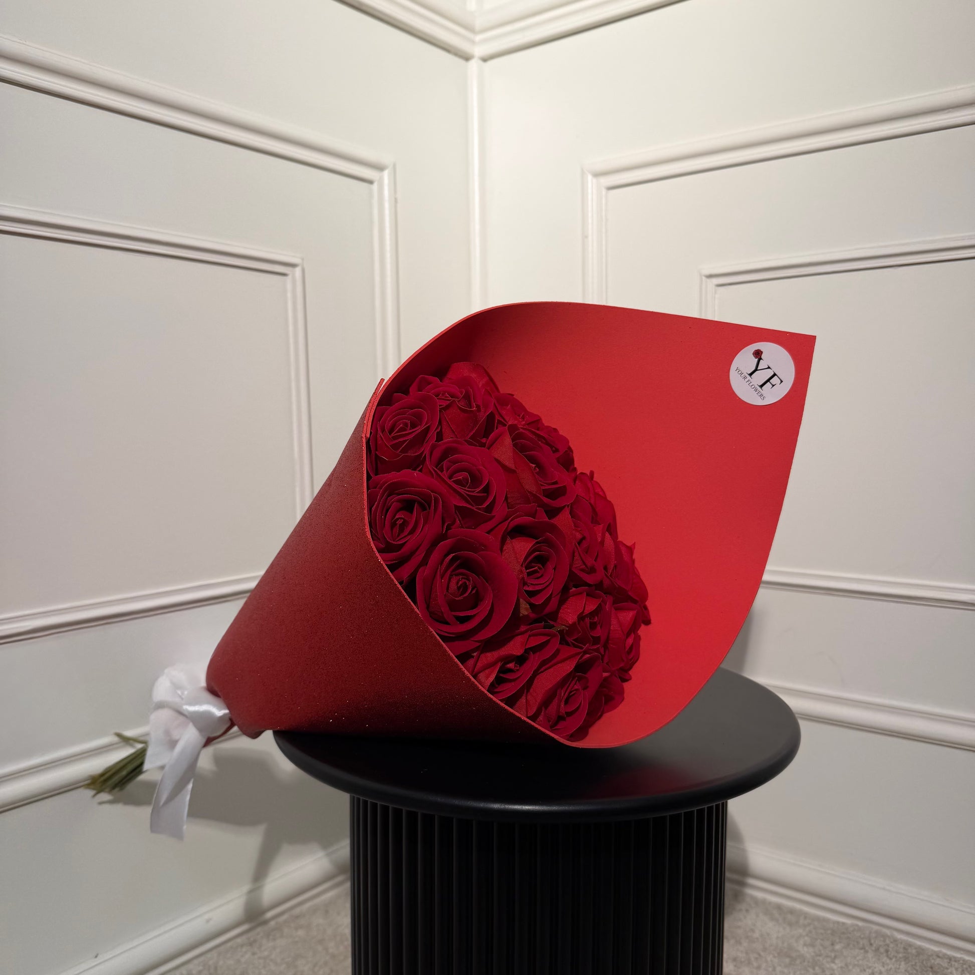 Bouquet de roses artificielles élégant et durable, création florale intemporelle – Your Flowers