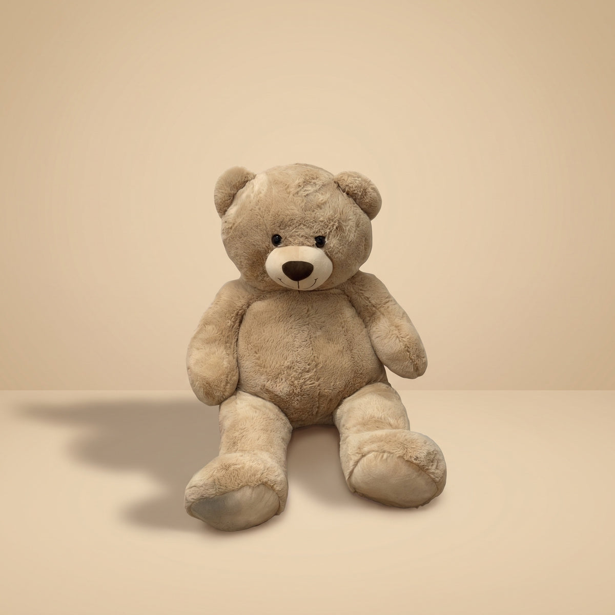 Charle Mr Smith 1 m 30, beige, porté par notre fleuriste