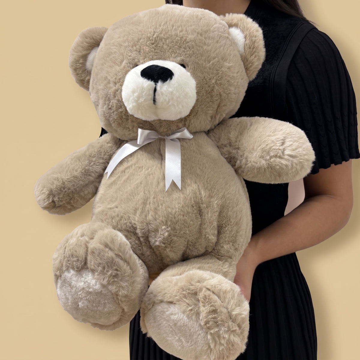 Charle Oursy junior, taupe, vu de trois quarts