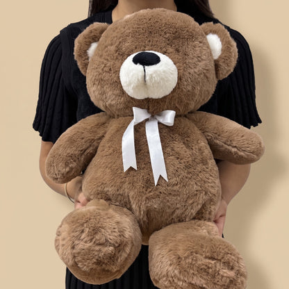 Charle Oursy junior, marron, porté par notre fleuriste