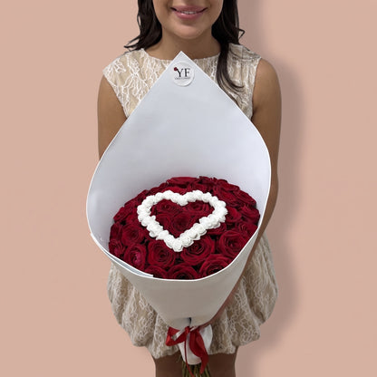 Bouquet Cœur, porté par notre fleuriste
