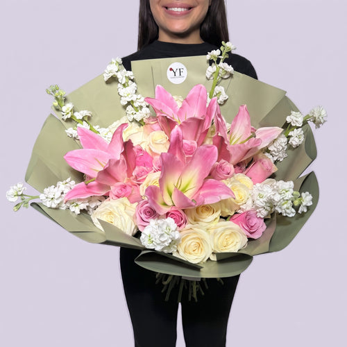 Bouquet Éclat de Lys, porté par notre fleuriste