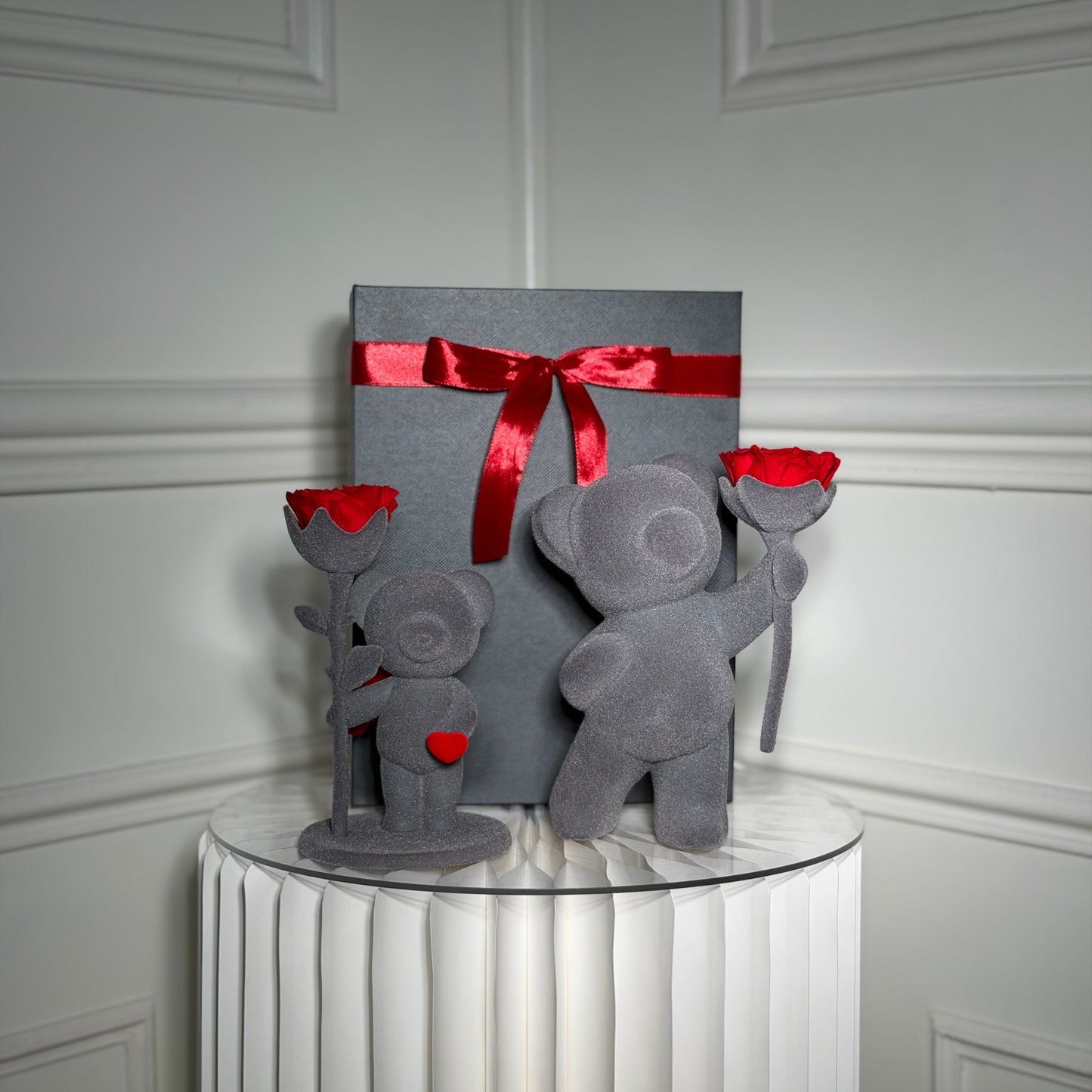 ourson gris avec rose eternelle rouge cadeau romantique