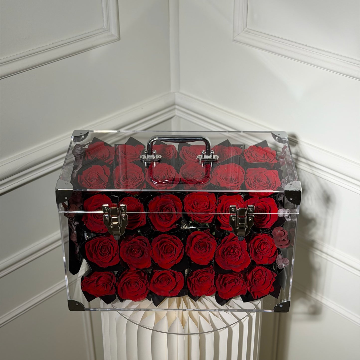 mallette transparente fleurs eternelles rouges design luxe