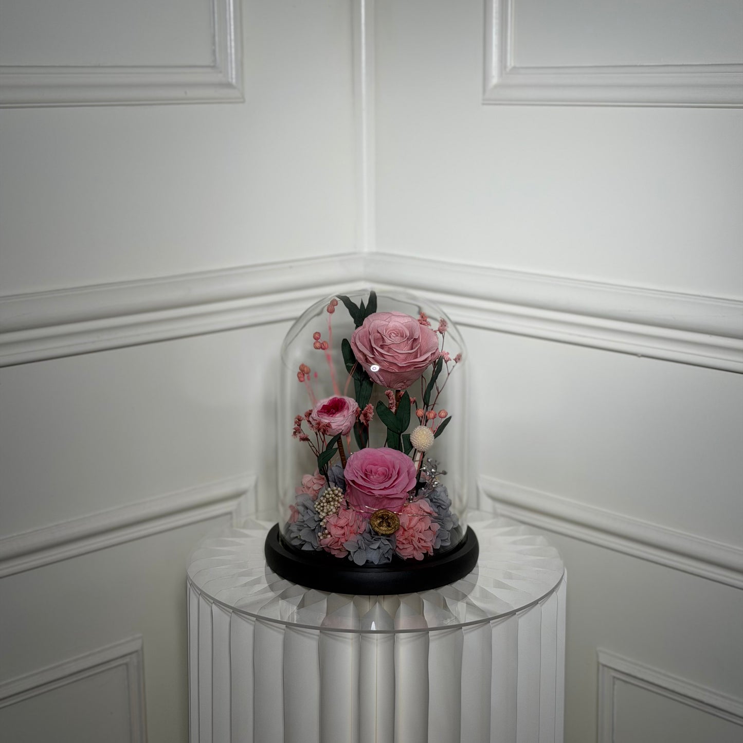 detail fleurs stabilisees sous cloche haut de gamme