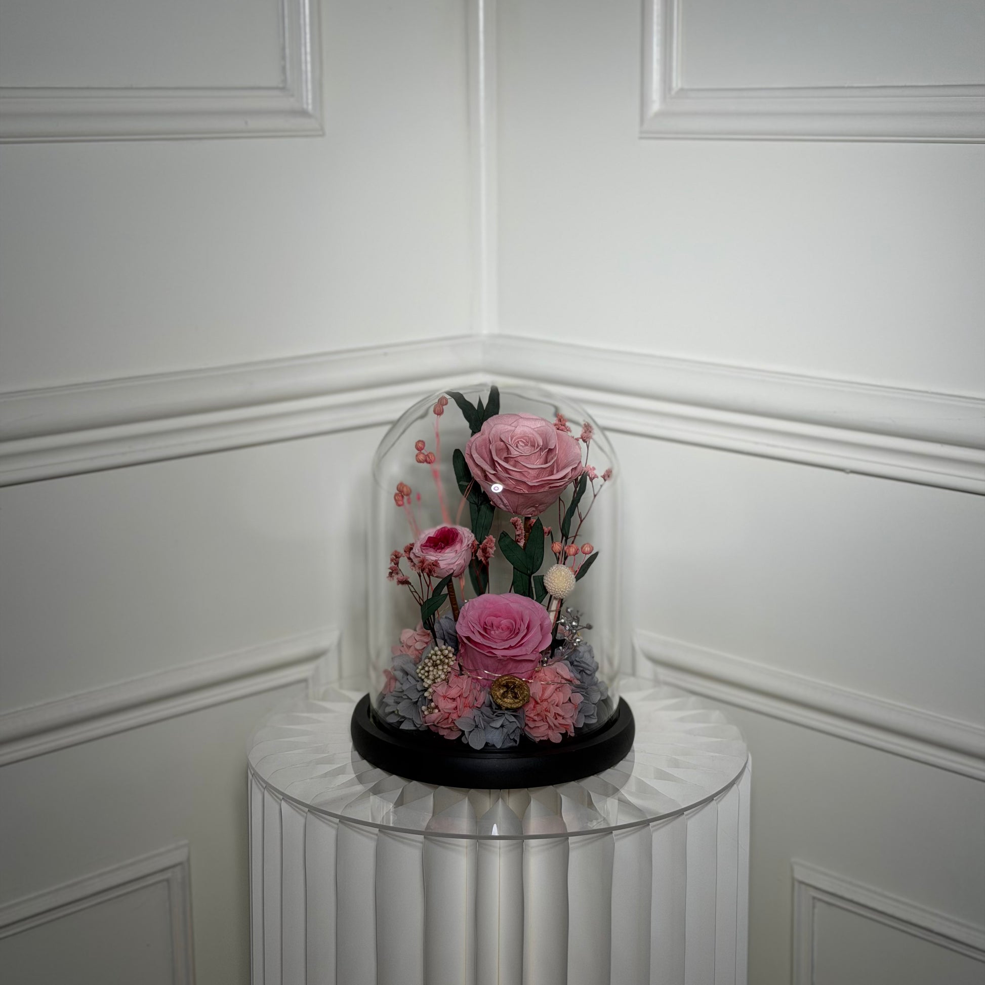 detail fleurs stabilisees sous cloche haut de gamme
