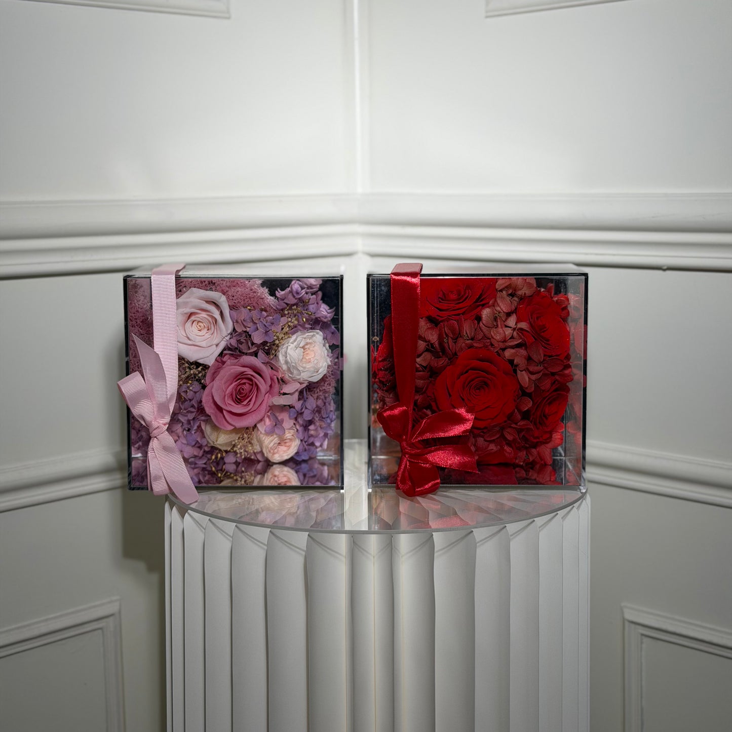 carré de roses éternelles rouge et rose en coffret transparent