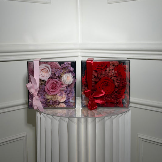 carré de roses éternelles rouge et rose en coffret transparent