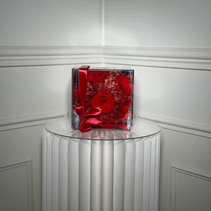 coffret carré de roses éternelles rouges avec ruban satin