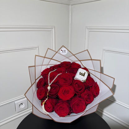 Bouquet roses rouges avec Coran et tasbih collection Ramadan Your Flowers vue complète