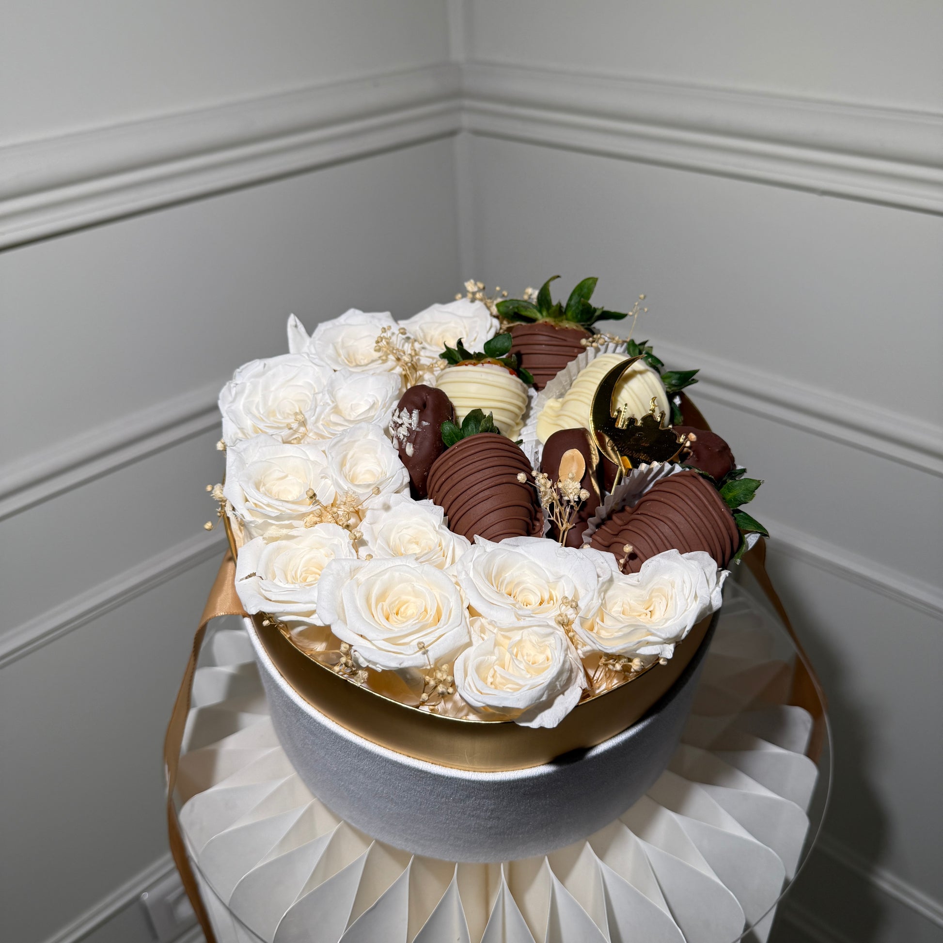 Coffret croissant lune roses éternelles fraises chocolat Eid Your Flowers