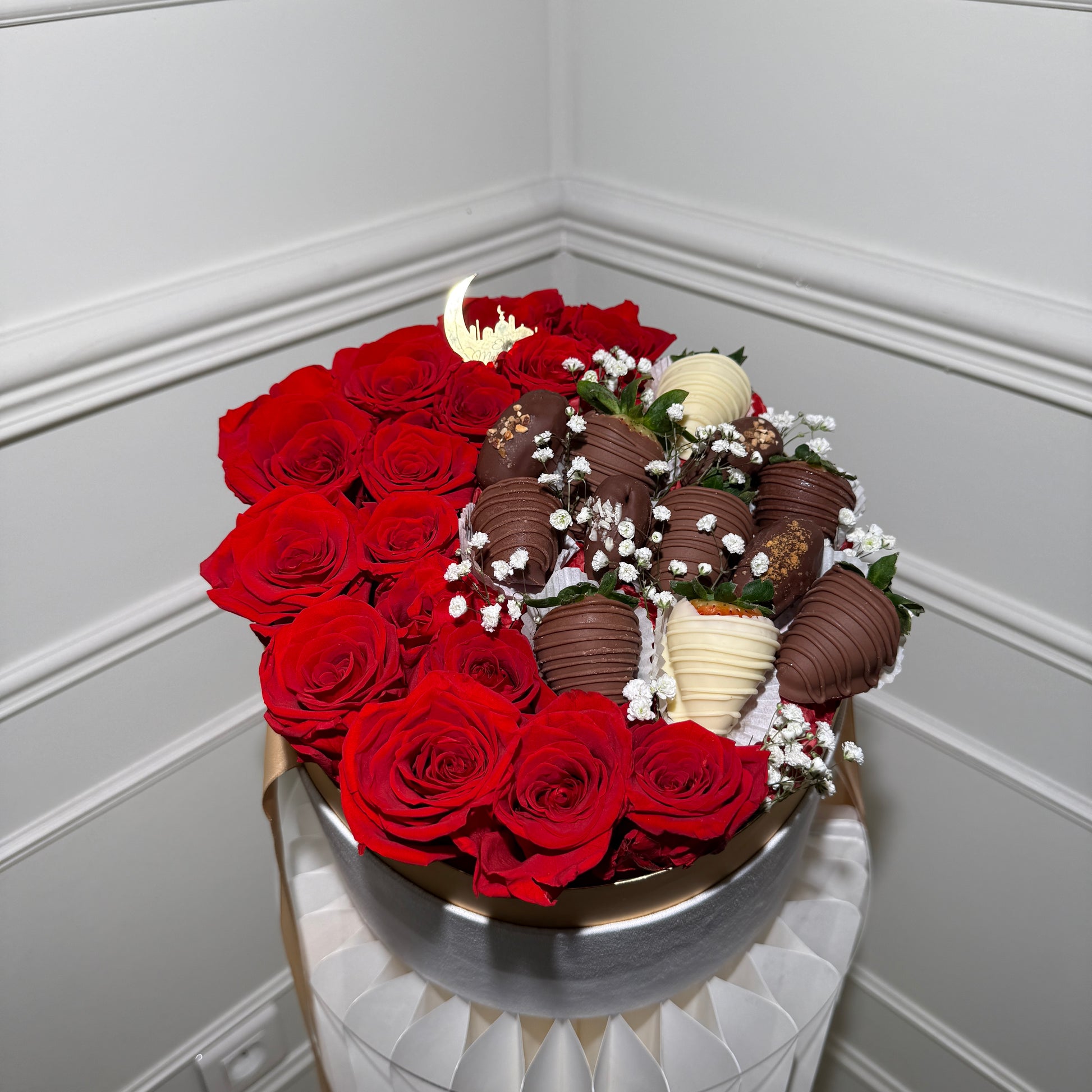 Coffret grand croissant lune roses éternelles fraises chocolat Eid Your Flowers