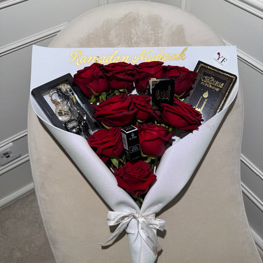 Bouquet Ramadan Mubarak roses rouges avec Coran et musc Your Flowers