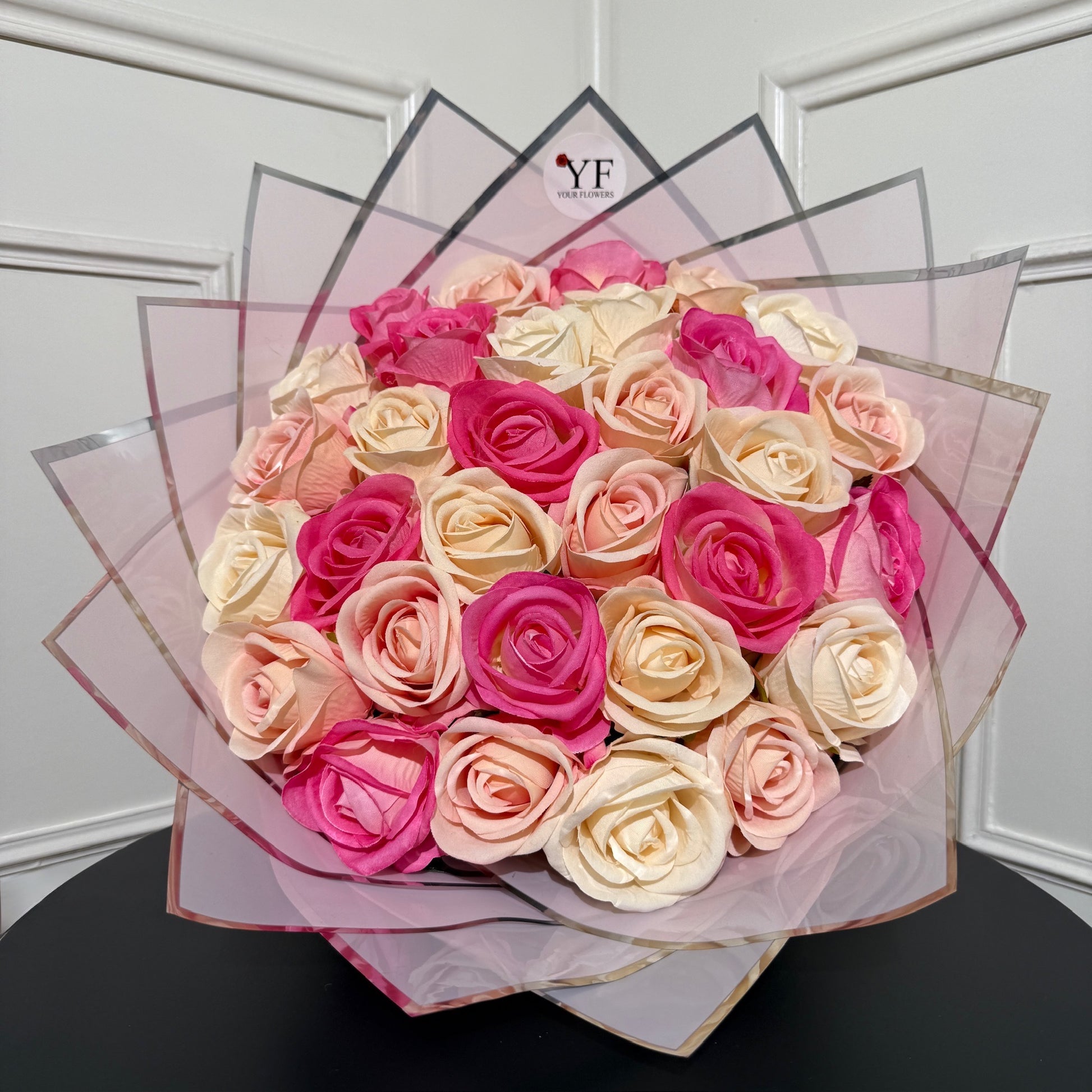 bouquet roses artificielles rose et creme élégant your flowers