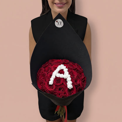Bouquet Initiale, porté par notre fleuriste