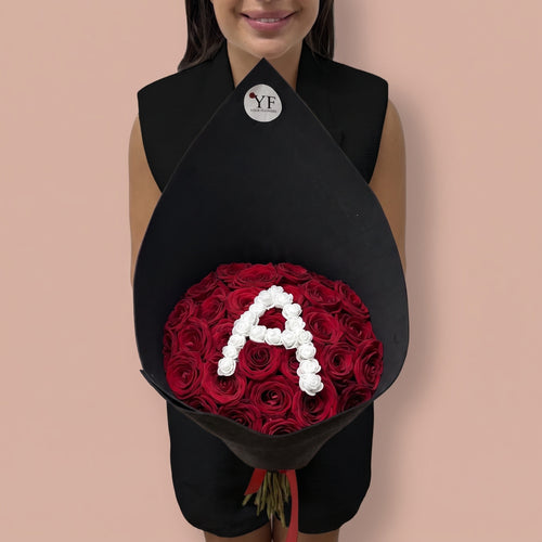 Bouquet Initiale, porté par notre fleuriste