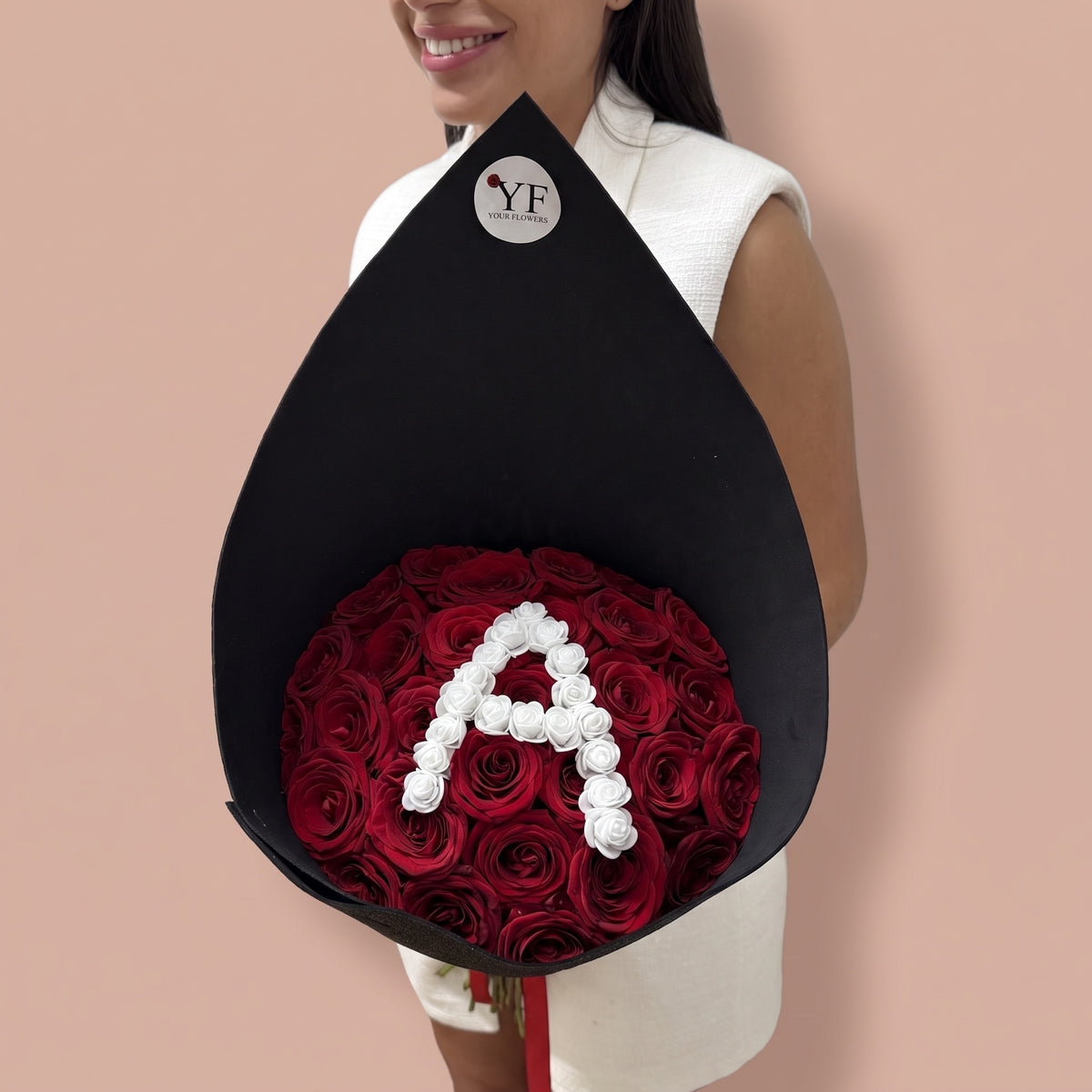 Bouquet Initiale, vu de trois quarts