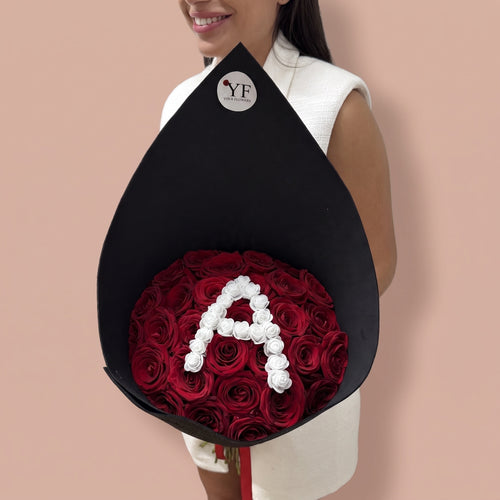 Bouquet Initiale, vu de trois quarts