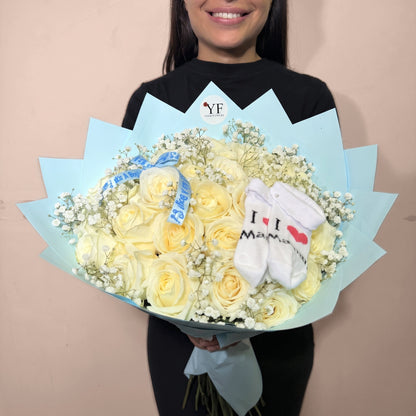 Bouquet Naissance Baby Blue, porté par notre fleuriste