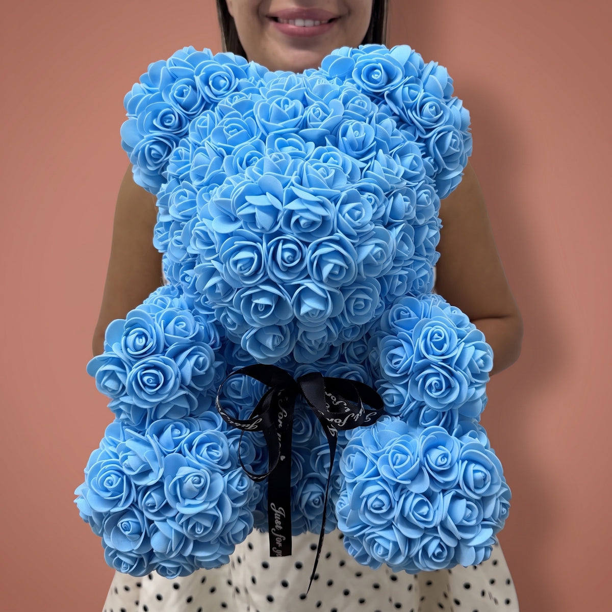 Ours en fleurs, bleu, porté par notre fleuriste