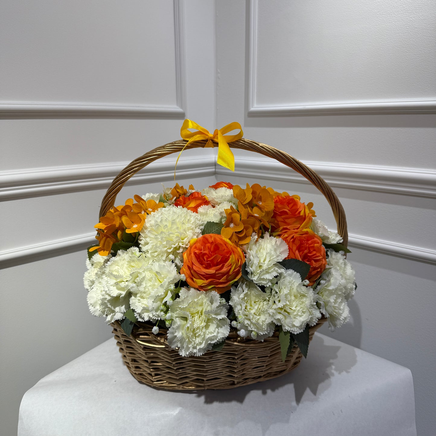 Paniers floraux artificiels