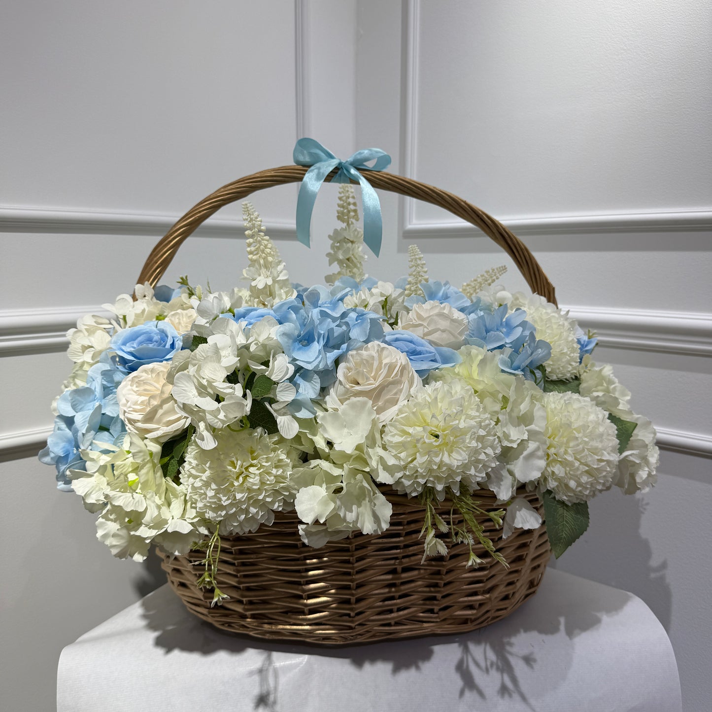 Paniers floraux artificiels