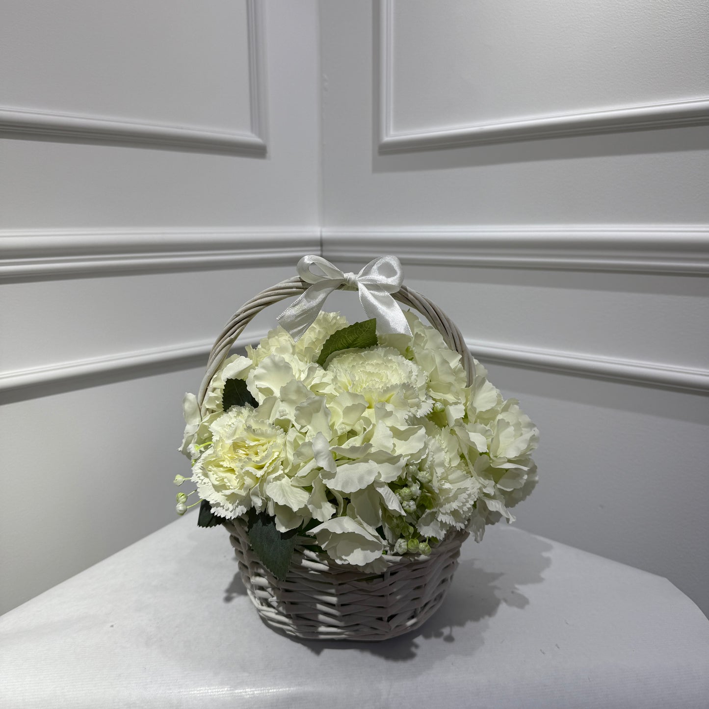 Paniers floraux artificiels