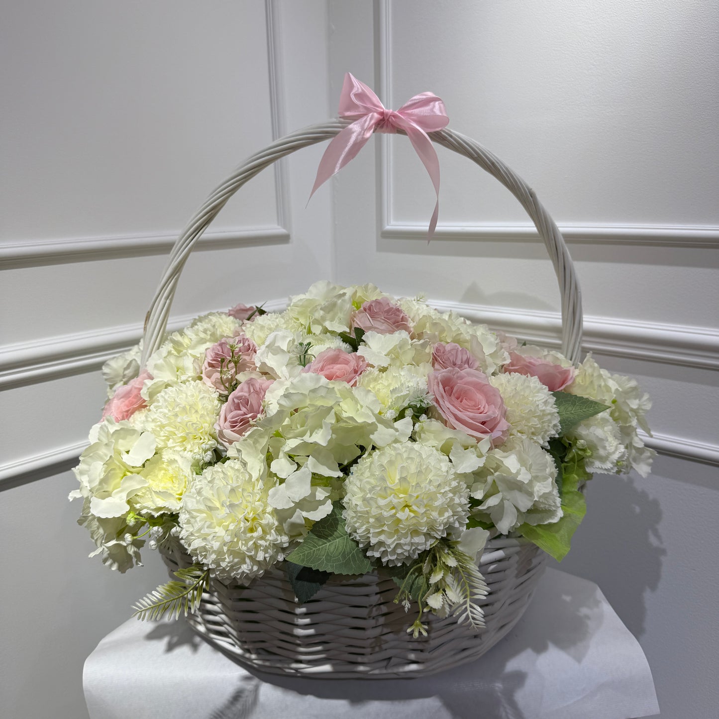 Paniers floraux artificiels