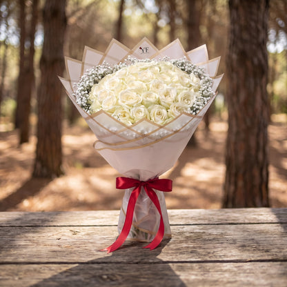 Bouquet Pureté, en situation, posé dans un décor naturel